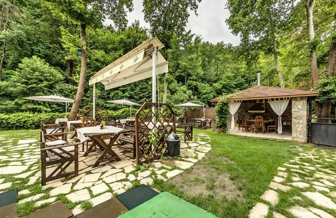 Family Hotel Bohema-1